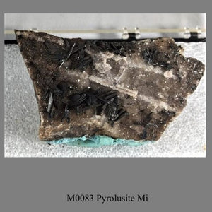 M0083 Pyrolusite Mi