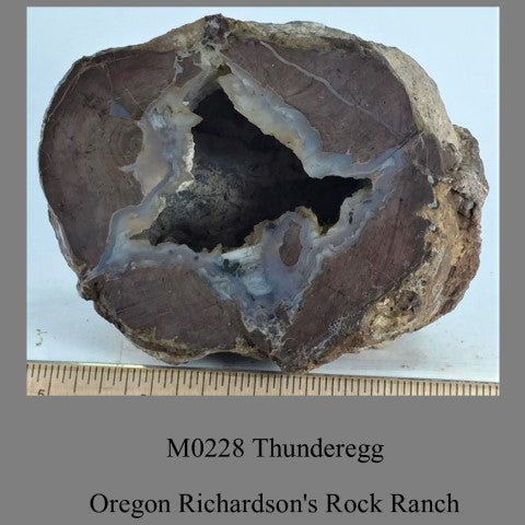 M0228 Thunderegg Oregon Richardson's Rock Ranch