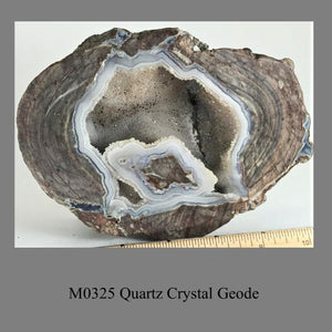 M0325 Quartz Crystal Geode