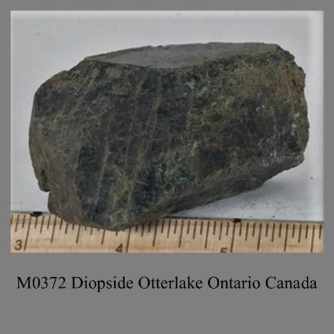 M0372 Diopside Otterlake Ontario Canada z