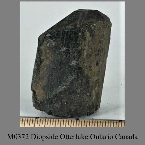 M0372 Diopside Otterlake Ontario Canada z